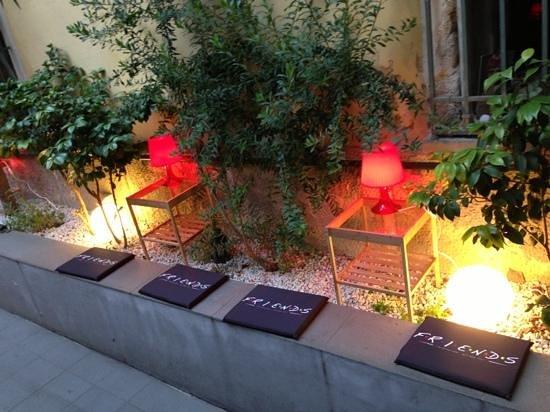 Friends Cafe Restaurant Garden Bar